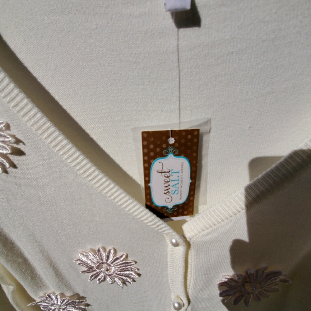 Sweater with embellished daisy's